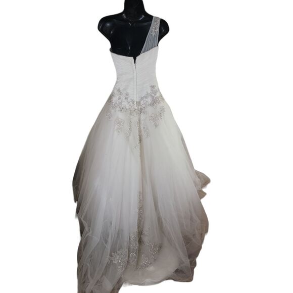 Oleg Cassini one shoulder tulle wedding dress STYLE# 7ckp421 Size 0P - Picture 5 of 16